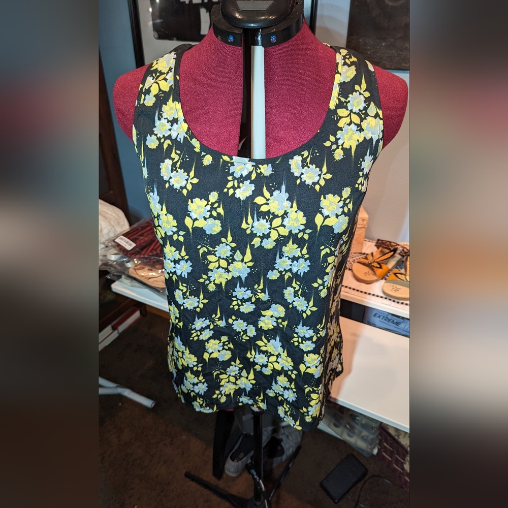 Vintage Volcom Tank, M/12 Excellent condition Black w/ Yellow/White/Gray Flowers